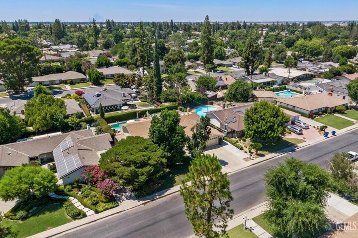 Property Photo:  601 Vista Verde Way  CA 93309 