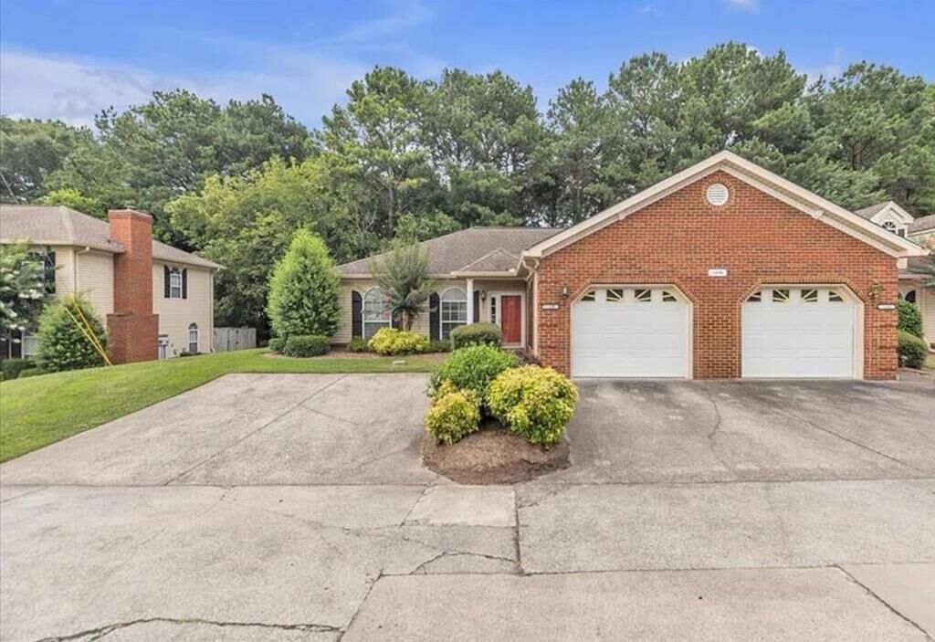 Property Photo: 1694 Red Oak Drive GA 30721