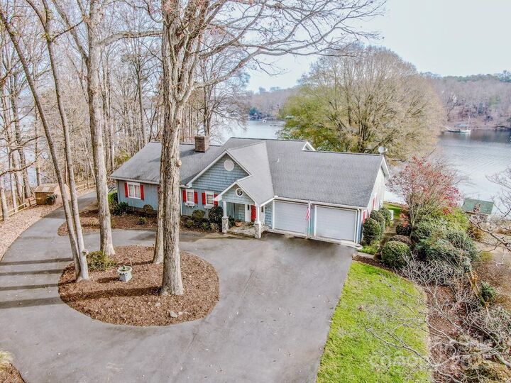 Property Photo: 214 Lakeview Shores Loop NC 28117