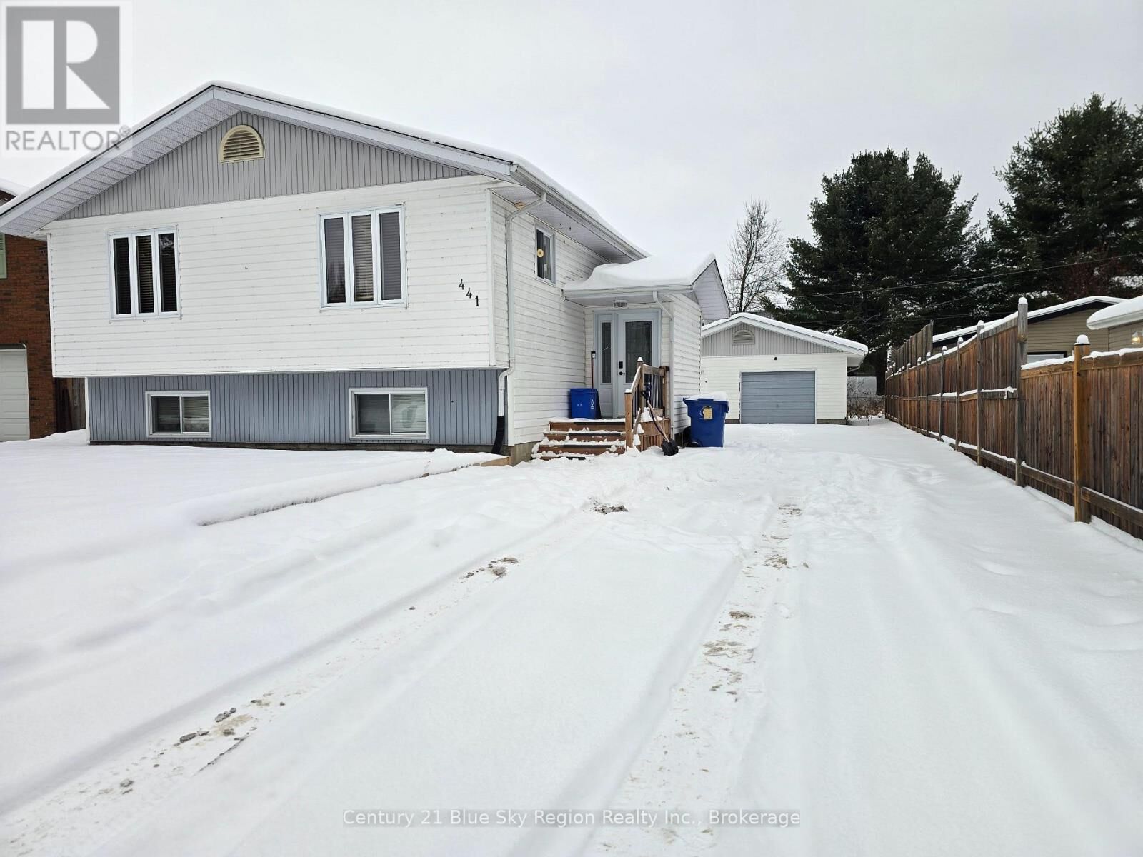 Property Photo:  441 Mageau Street  ON P2B 3G5 