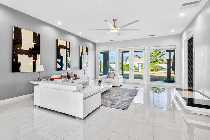 Property Photo: 5 Curie Court CA 92270