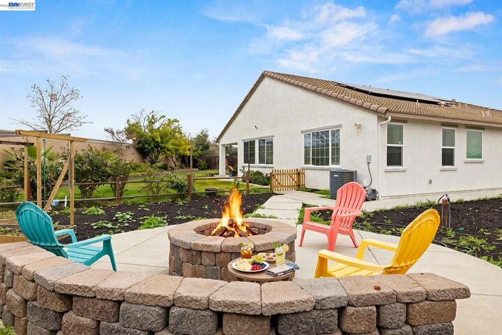 Property Photo:  917 Talaria Ct  CA 94561 