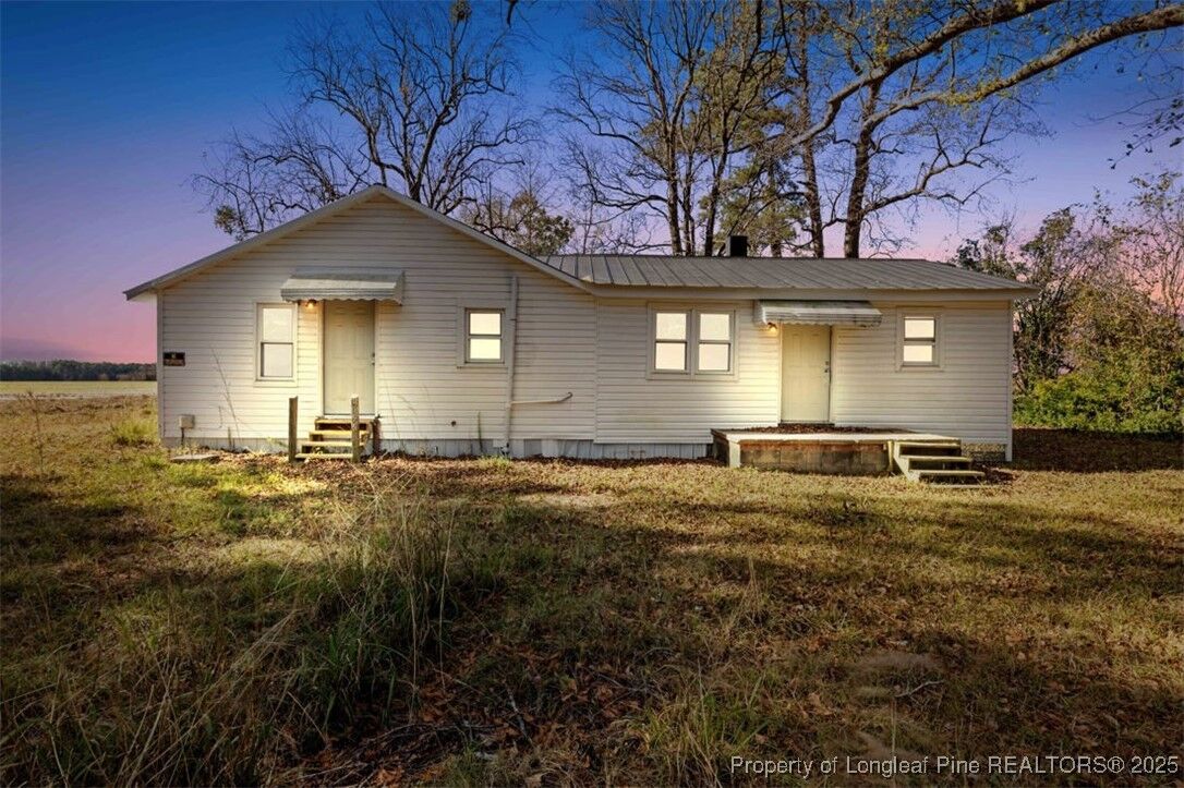 Property Photo: 1055 Old Fayetteville Road NC 28385