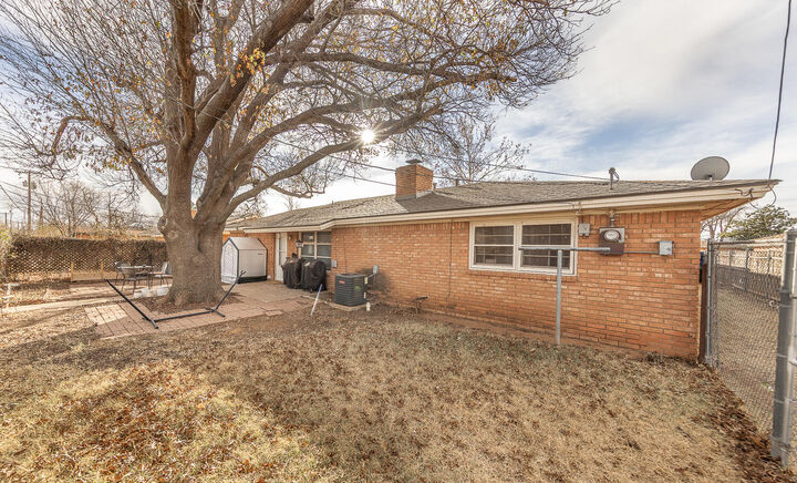 Property Photo:  2410 33rd Street  TX 79411 