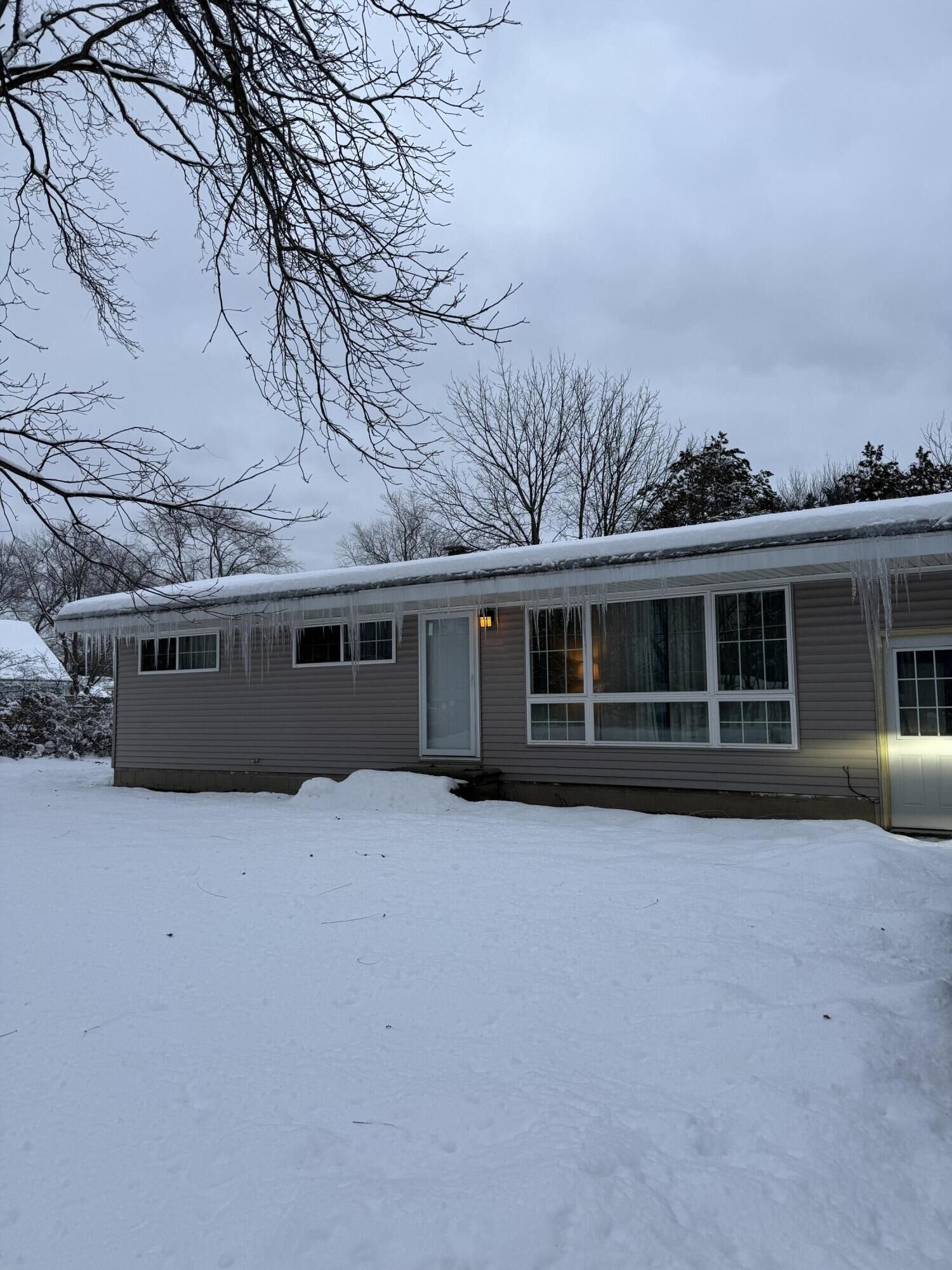 Property Photo: 4038 S Quarterline Road MI 49444