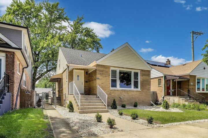 Property Photo:  4118 Prairie Avenue  IL 60513 