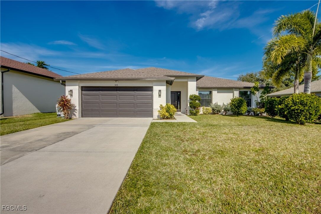 Property Photo:  1213 SE 19th Street  FL 33990 