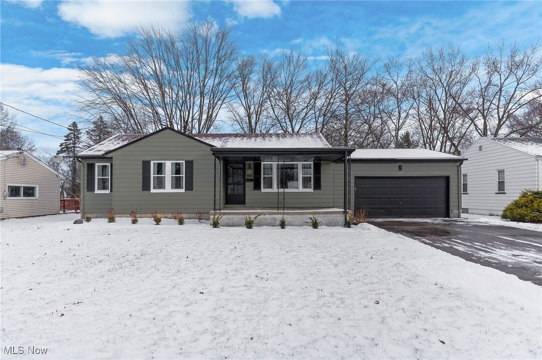 Property Photo: 2821 Rexford Road OH 44511