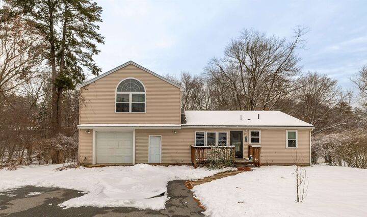 17 Grove Avenue  Salem NH 03079 photo