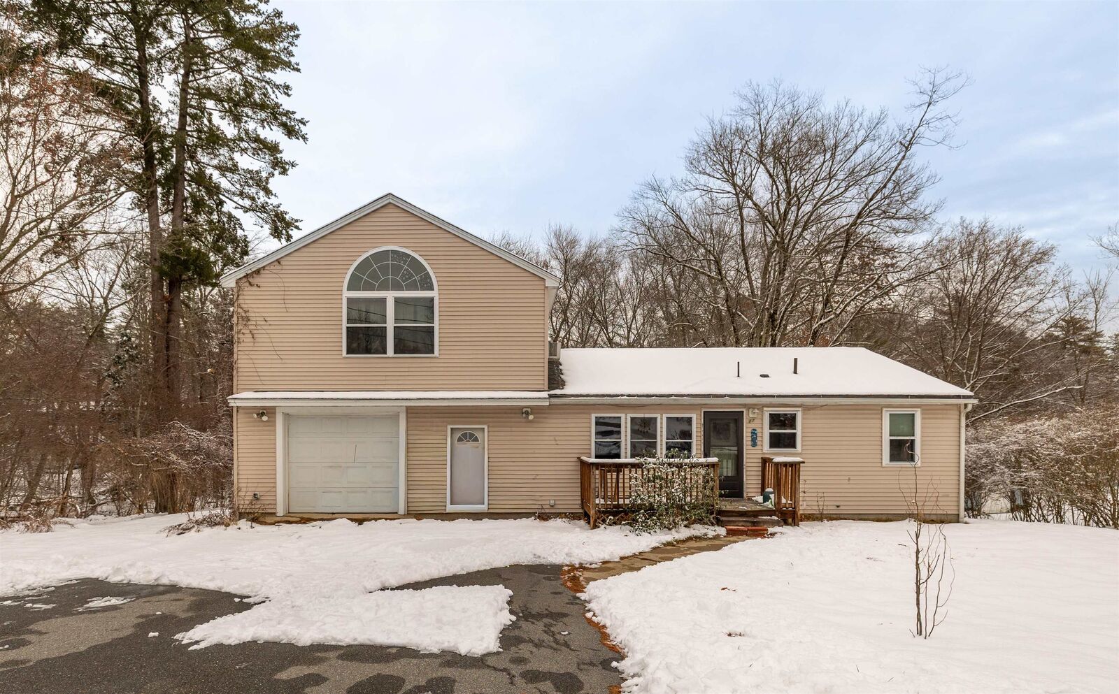 Property Photo: 17 Grove Avenue NH 03079