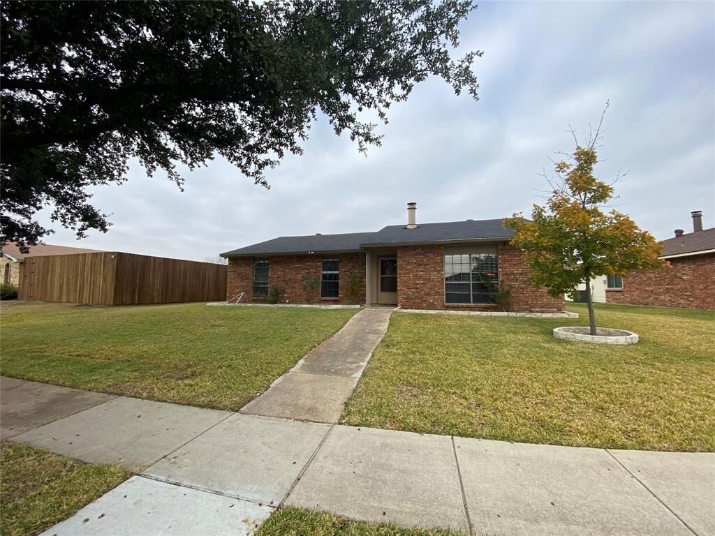 Property Photo: 2018 Clark Trail TX 75052