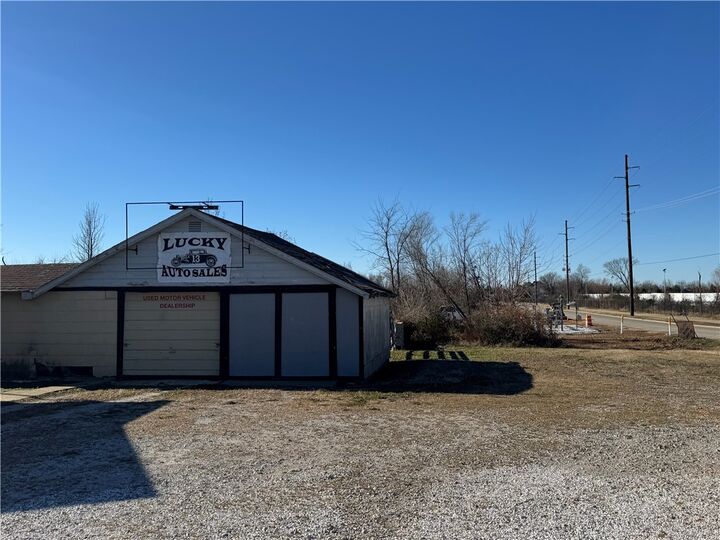 Property Photo: 1220 N 13th Street AR 72756