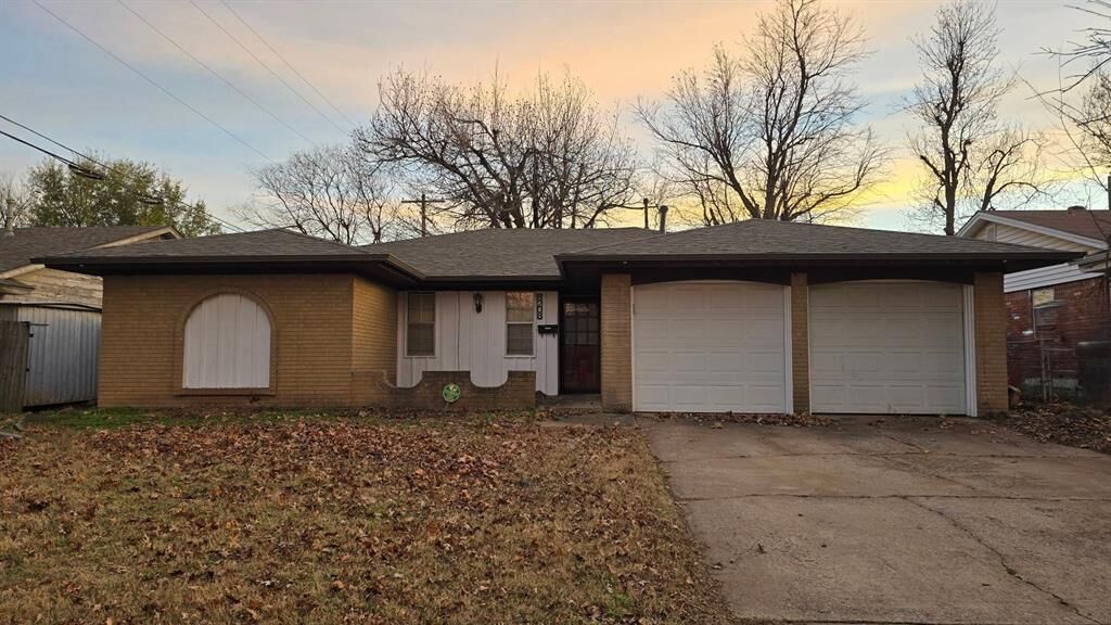 Property Photo:  8208 NW 28th Terrace  OK 73008 