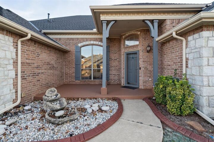 Property Photo:  8828 NW 121st Street  OK 73162 