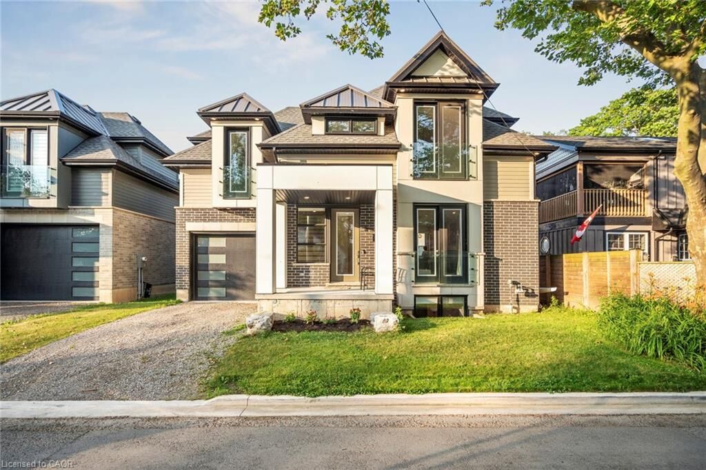 Property Photo:  8 Paxton Avenue  ON L2N 5H8 