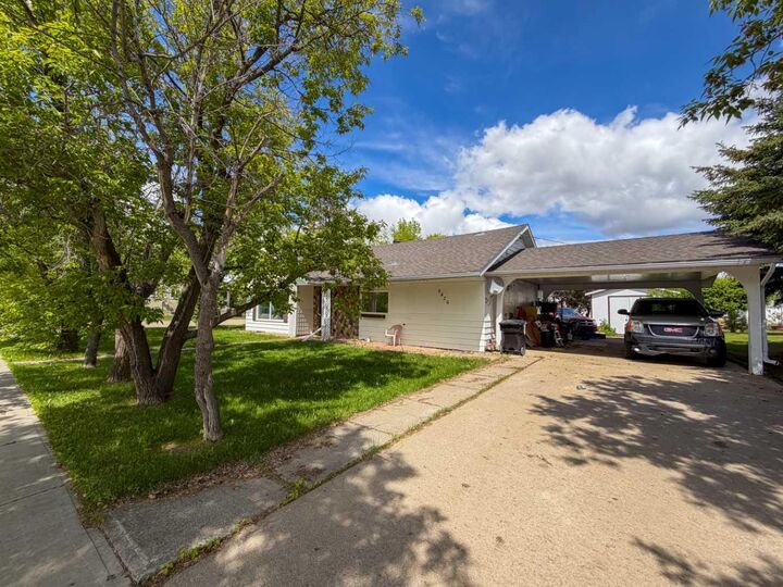 Property Photo: 5420 Gravel Avenue AB T0H 1G0