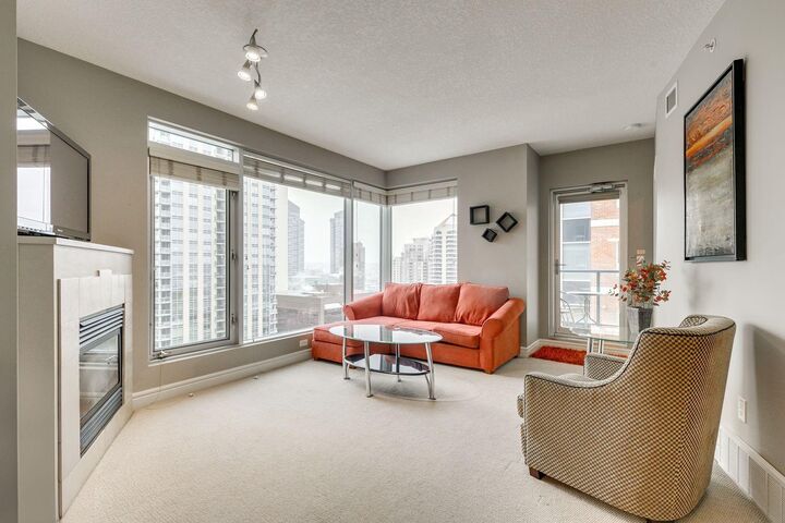 910 5 Avenue SW 2001  Calgary AB T2P 0C3 photo