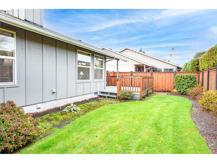 Property Photo:  2707 Dayna Ln  OR 97408 