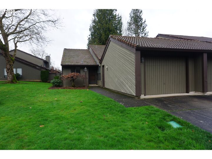 Property Photo: 13819 NW 10th Ct F WA 98685