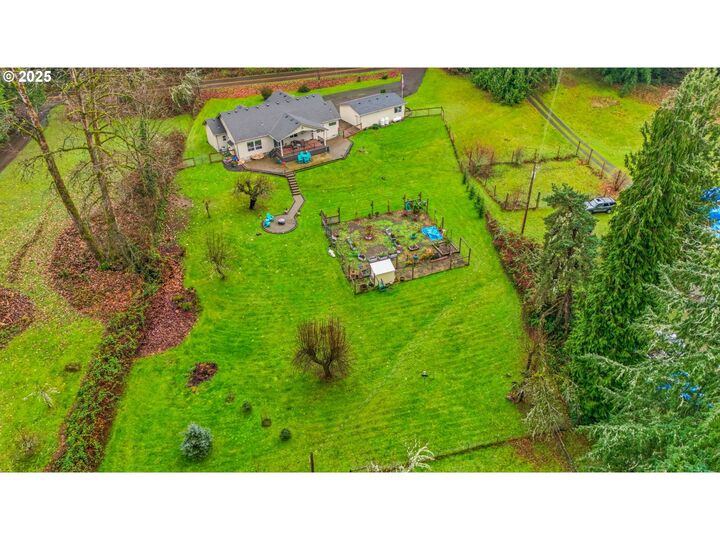 Property Photo: 40971 Deerhorn Rd OR 97478