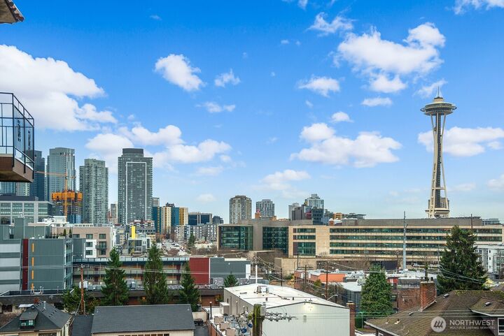 Property Photo: 610 Aloha Street 404 WA 98109