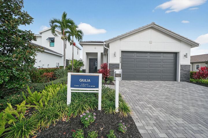 Property Photo:  473 SE Fascino Circle  FL 34984 