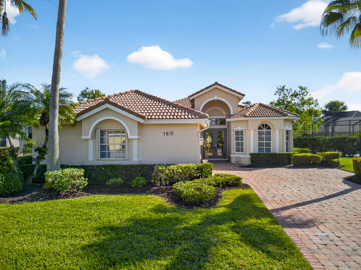 Property Photo:  7613 Greenbrier Circle  FL 34986 