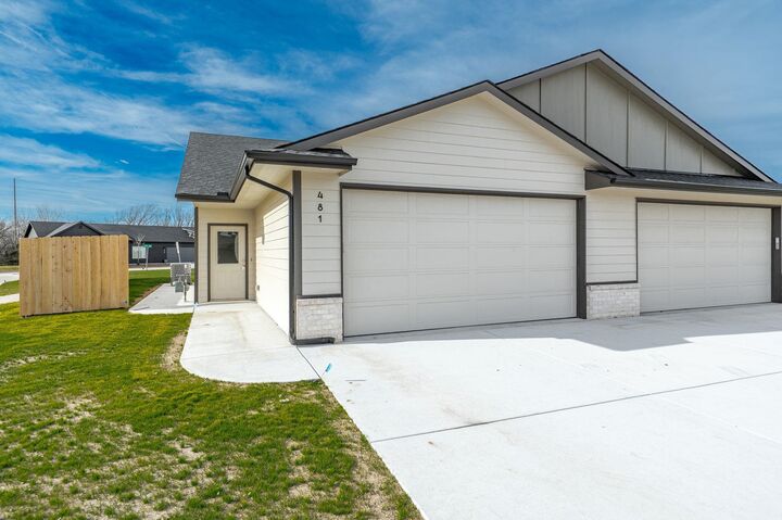 Property Photo:  481 E Harper St  KS 67147-8948 