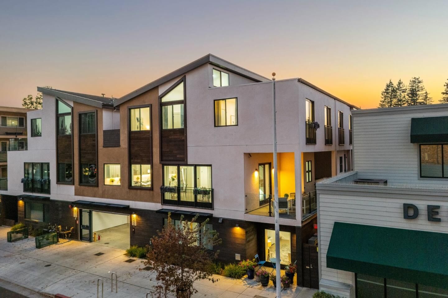 Property Photo: 908 Woodside Road CA 94061