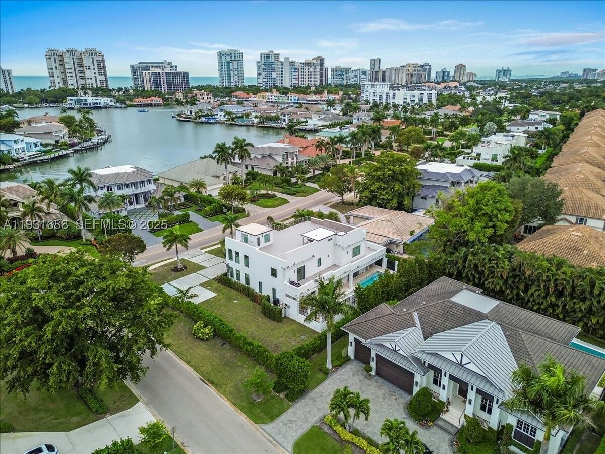 Property Photo: 3800 Crayton Road FL 34103