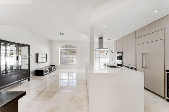 Property Photo:  21156 NE 33rd Ave  FL 33180 