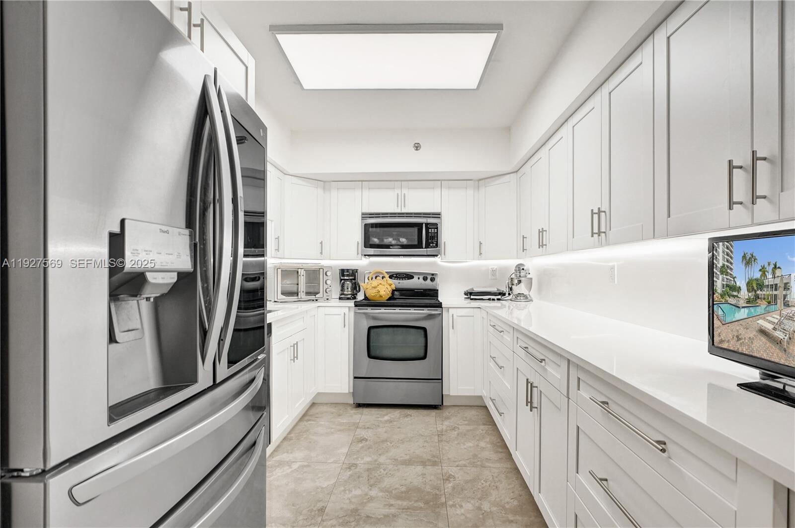 Property Photo: 3600 Mystic Pointe Dr 311 FL 33180