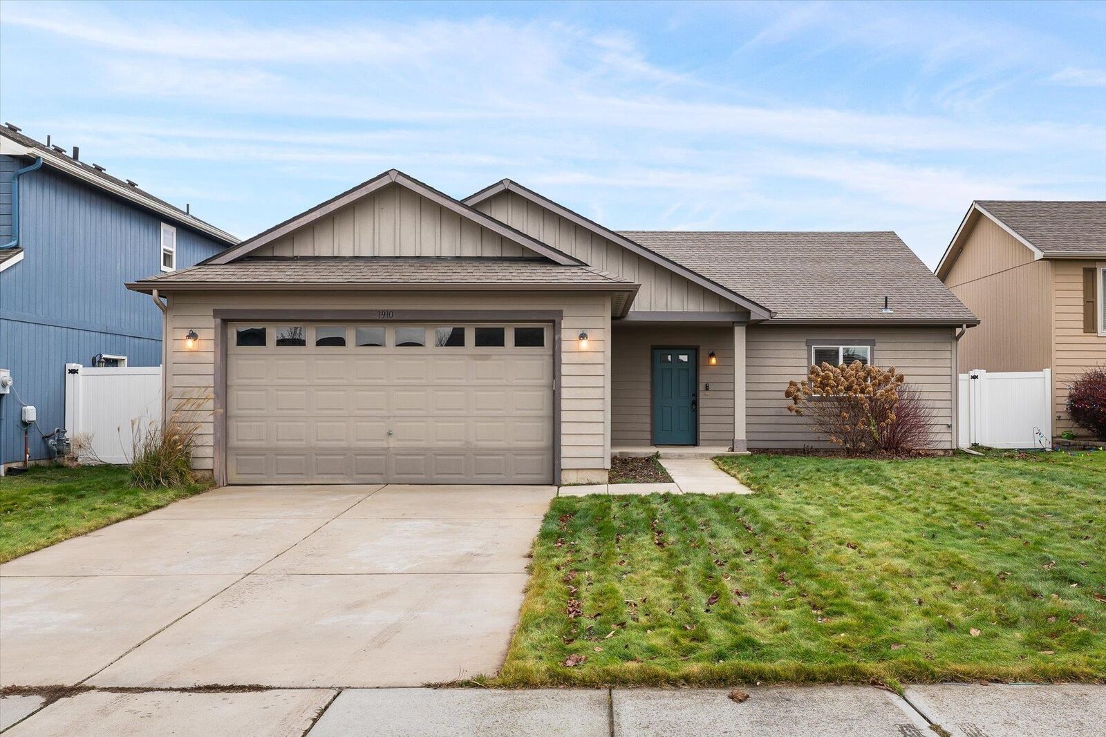 Property Photo: 1910 W Maxine Ave WA 99208