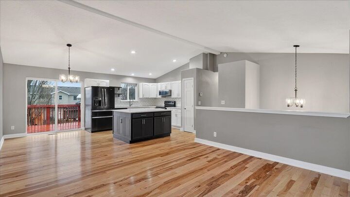 Property Photo:  728 E Joshua Dr  WA 99022 