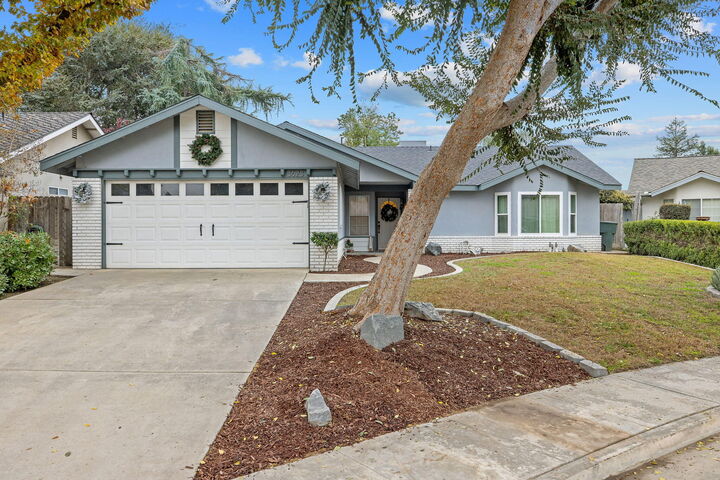 Property Photo:  3623 E Acequia Court  CA 93292 