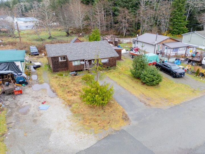 Property Photo:  230 Clutus Rd  BC V0R 1B0 