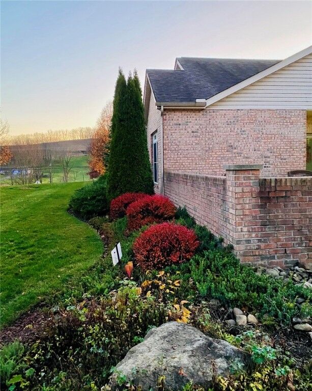 Property Photo:  1004 Park Place Ln 1004  PA 15317 