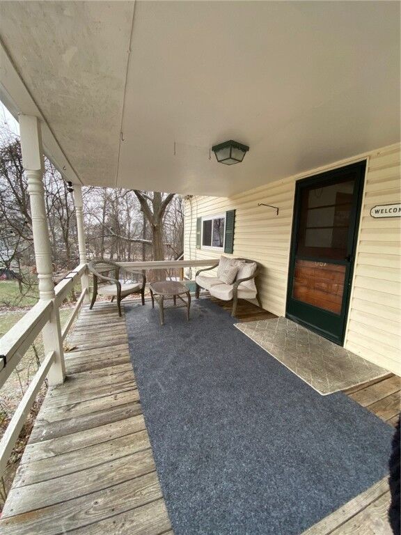 Property Photo:  687 Wood St  PA 15144 