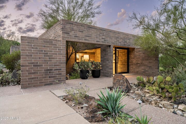 Property Photo:  6200 E Hummingbird Lane  AZ 85253 