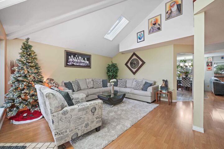 Photo de la propriété: 6691 129 Street BC V3W 8Y1