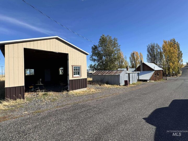 Property Photo: 40238 SR 129 WA 99401