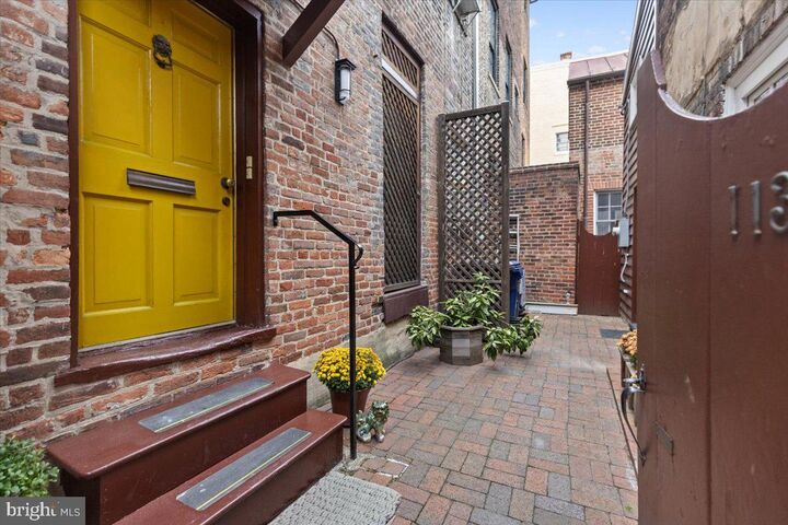 Property Photo:  113 N Fairfax Street  VA 22314 