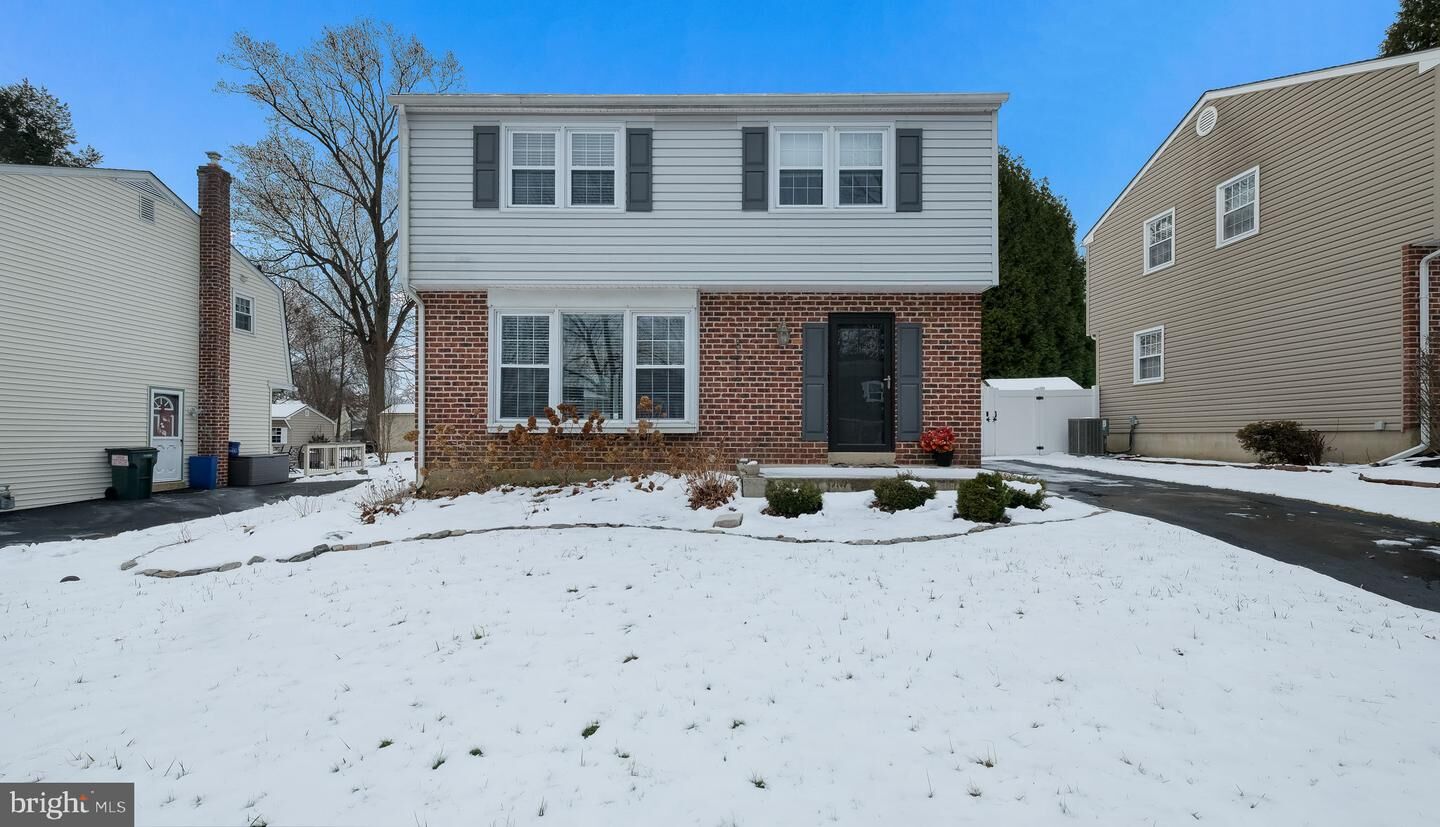 Property Photo:  184 Woodlark Lane  PA 19063 