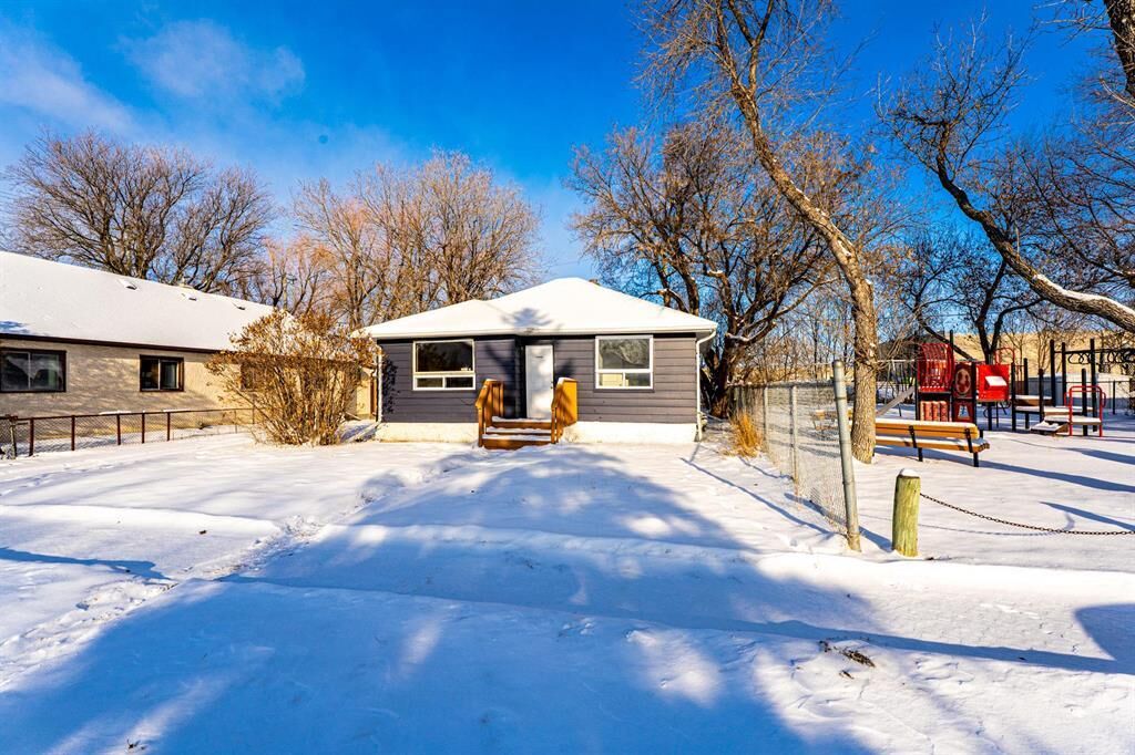 Property Photo:  1845 Midmar Avenue  MB R2R 0J9 