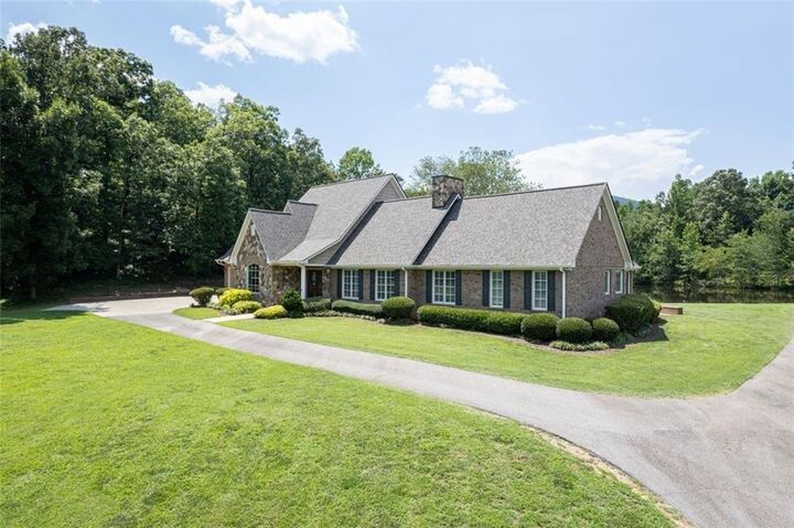 Property Photo: 6725 Eubanks Creek Drive GA 30527