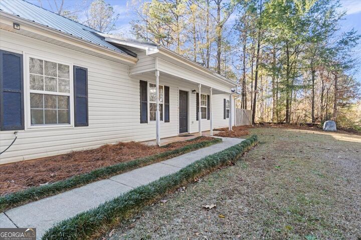 Property Photo:  93 Robin Hood Road  GA 30014 