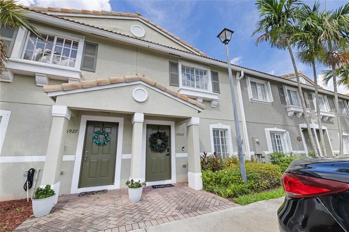 Property Photo: 5929 Manchester Way FL 33321