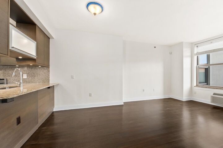 Property Photo:  10 Regent St 608  NJ 07302 