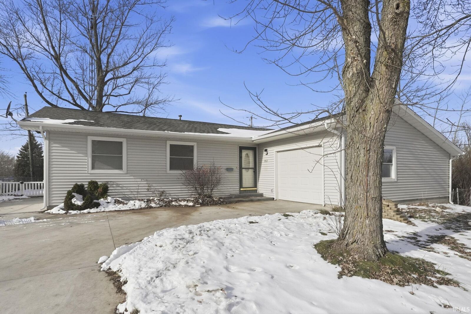 Property Photo:  703 Westview Drive  IN 46703-1635 