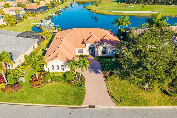 Property Photo:  915 Maritime Court  FL 34212 